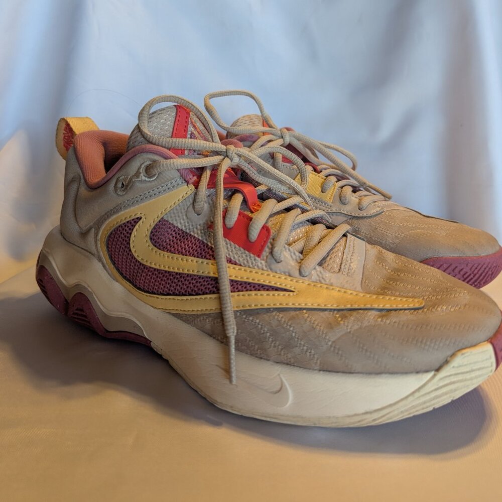 Nike Giannis Immortality 3 Shoes DZ7533-200 Fossil Stone Desert Berry Mens size: